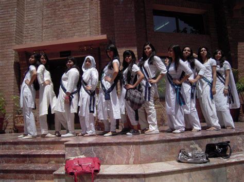 HoT GirLs ArounD ThE WorLD: Pakistani girls in school uniform # 1