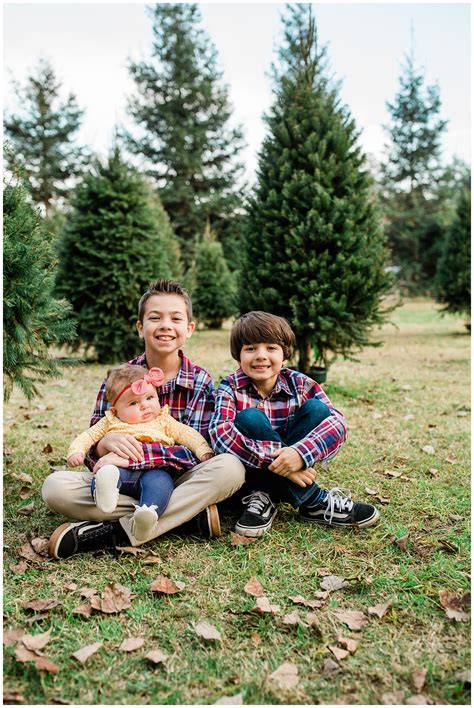 Christmas Tree Farm Family Photos » Megan Helm Photography