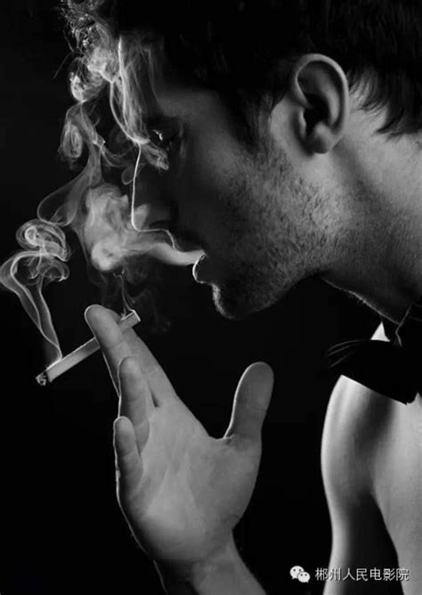 guy smoking black and white - Google Search | Hombres fumando, Poses para fotos hombre, Rostros