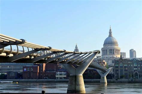 Wobbly Bridge London - Millennium Bridge - e-architect