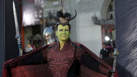 Jamie Lee Curtis cosplayed as an orc for 'World of Warcraft' premiere ...