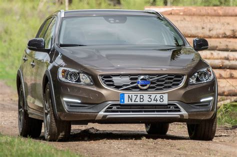 2016 Volvo V60 Cross Country VINs, Configurations, MSRP & Specs ...