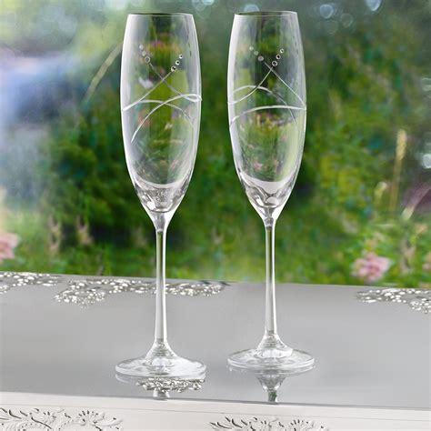 28 Wedding Champagne Flutes Worthy of Your First Toast