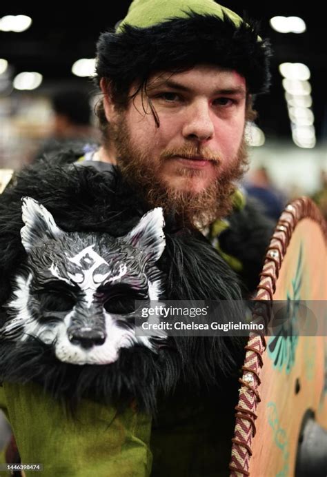 A cosplayer poses at 2022 Los Angeles Comic Con at Los Angeles... News ...