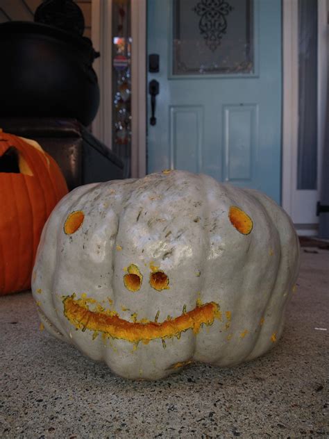 My gray pumpkin carving [OC] : r/oddlyterrifying