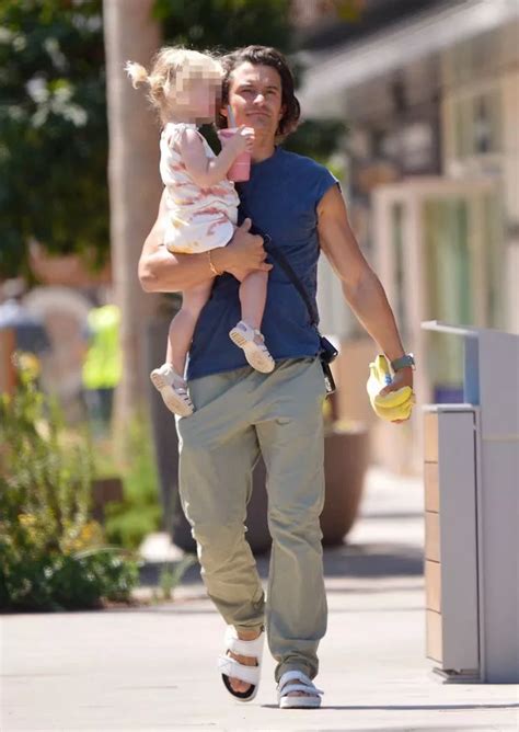 Orlando Bloom spotted on daddy duties in sweet snap with daughter Daisy - OK! Magazine