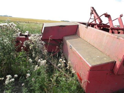 Massey Ferguson 124 Square Baler - for parts - knotter missing 540 PTO - Bodnarus Auctioneering