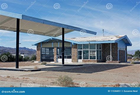 Abandoned Gas Station in Desert Stock Image - Image of gone, failed ...