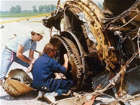 Crash of a Douglas DC-10-10 in Sioux City: 111 killed | Bureau of ...