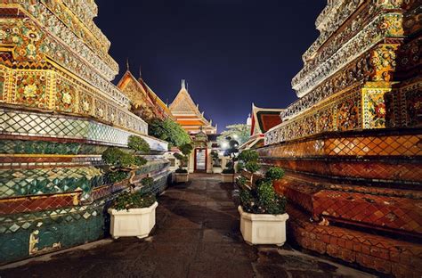 Premium Photo | Golden Temple Wat Pho at night