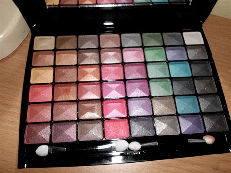 YouReview: DB 48 colour Eyeshadow Palette