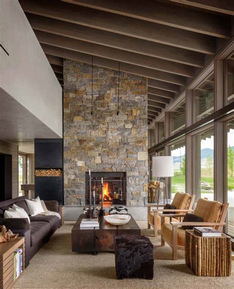 Montana ranch house embraces its striking river valley location