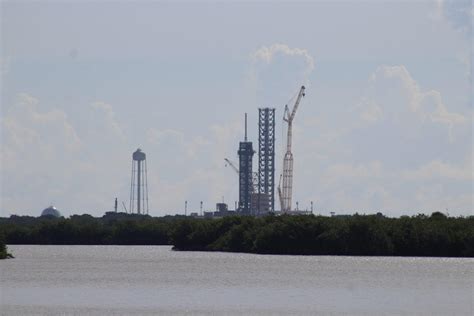 Picture of Starship launch tower construction (KSC) : r/SpaceXLounge