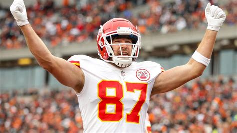 Travis Kelce by the numbers: Chiefs star on pace for best season ever ...