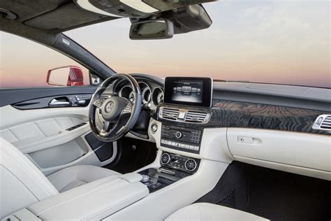 Mercedes CLS 500: A garishly wonderful way to spend R1.4m - BizNews.com