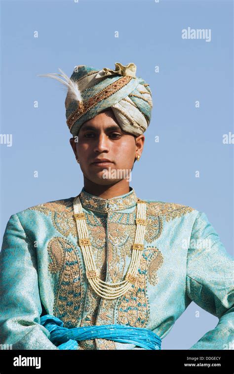 Traditional dress and rajasthan and man hi-res stock photography and ...