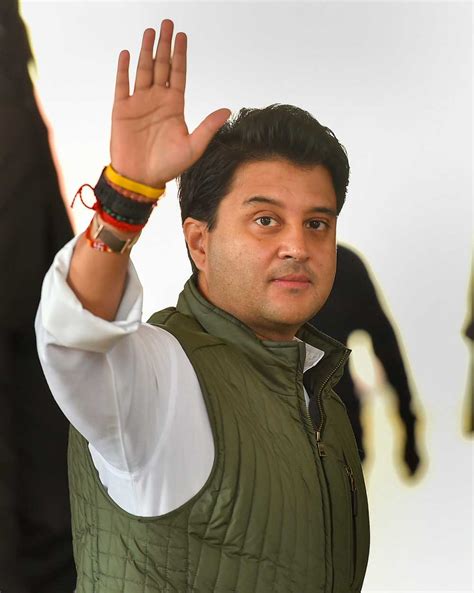 Jyotiraditya delivers Holi shock - Telegraph India