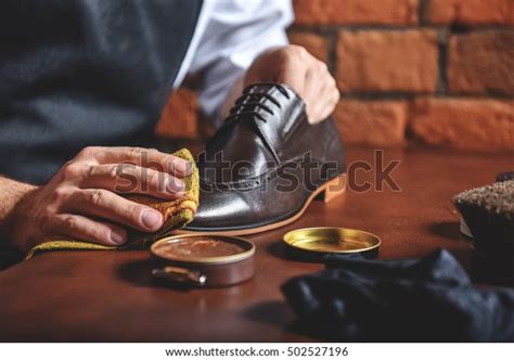 36,065 Shoe Shining Images, Stock Photos & Vectors | Shutterstock