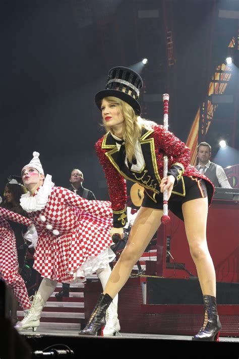 TAYLOR SWIFT Performs at Her Red Tour in O2 Arena in London – HawtCelebs