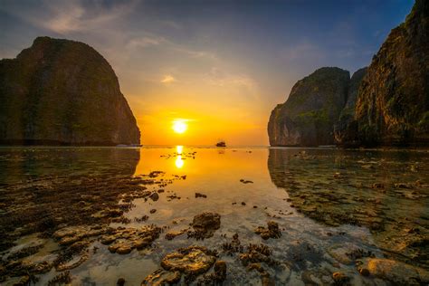 The Famous Maya Bay, Phi Phi - THAI SEAPLANE