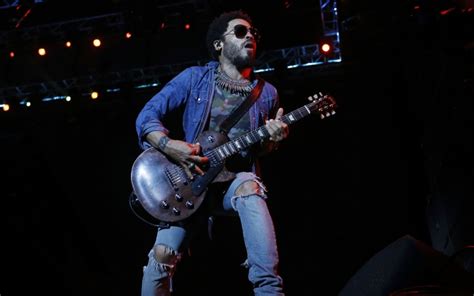 Lenny Kravitz splits pants at Sweden show, flashes crowd