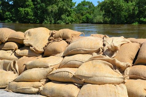 5 Alternatives to Sandbags for Flooding - Homenish