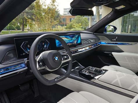 The new BMW 7-series. The ultimate premium driving experience. - SMG