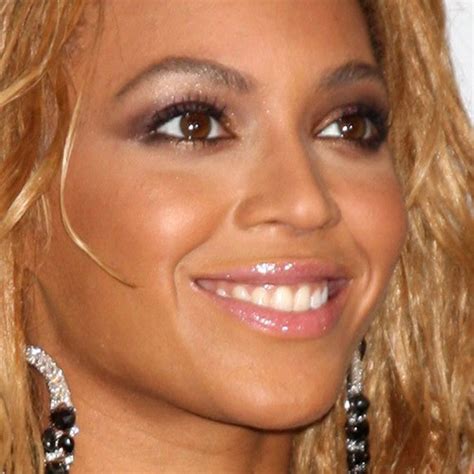 Beyoncé Makeup: Charcoal Eyeshadow, Gold Eyeshadow, Silver Eyeshadow & Pink Lip Gloss | Steal ...