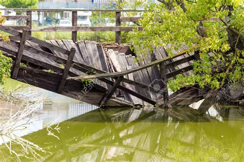 VIDEO: Woman Drowns After A Wooden Bridge Collapsed » IReporteronline