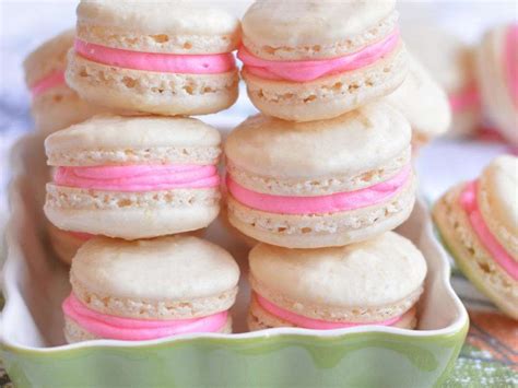 Basic Vanilla Macarons Desserts Français, French Desserts, Dessert Recipes, French Recipes ...