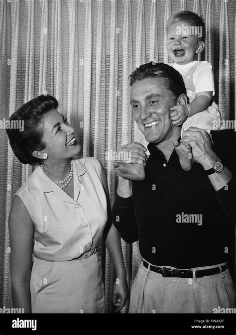 DIANA DILL KIRK DOUGLAS & MICHAEL DOUGLAS ACTOR (1949 Stock Photo - Alamy