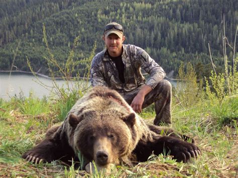 Grizzly Hunting in BC, Guided Hunts for Grizzly Bear Circle M ...