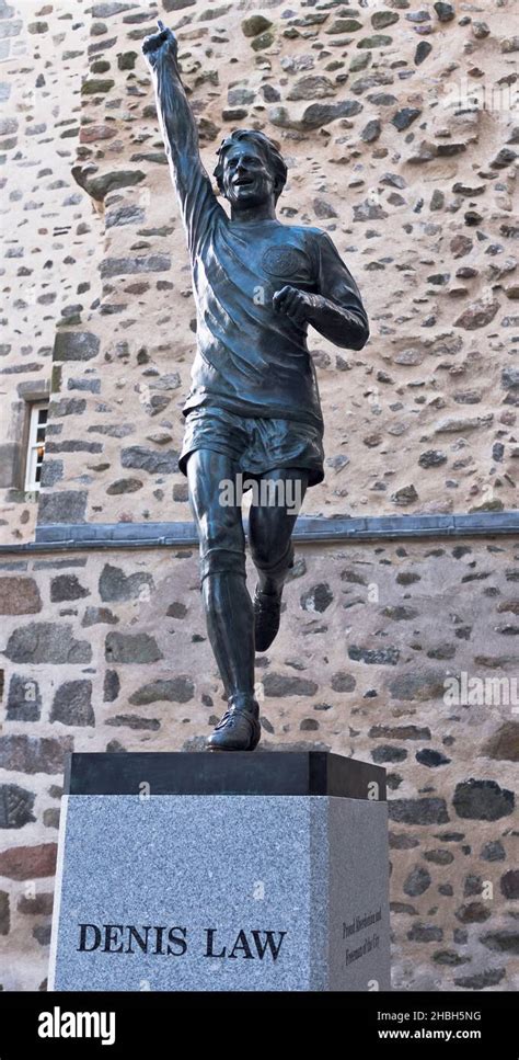 dh Denis Law statue ABERDEEN SCOTLAND Scottish Footballers statues ...