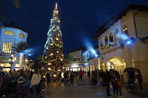 A Guide to Disney Springs Christmas Entertainment, Dining and Shopping