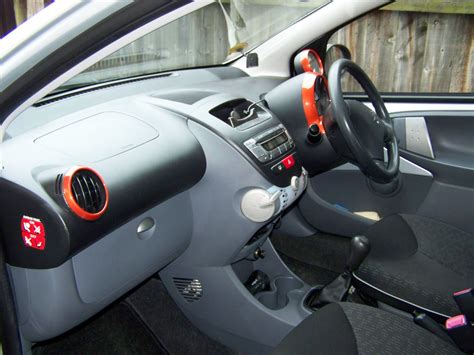 PEUGEOT 107 NEW INTERIOR (Glove box cover and colour coded vents ...