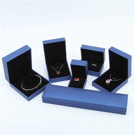 Custom the perfect jewelry gift box wholesale from Pakmaker