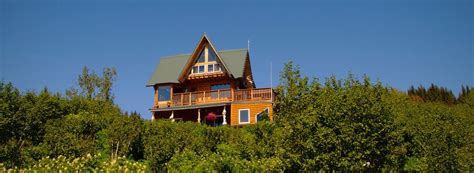 Log Cabins and Vacation Rentals overlooking Kachemak Bay in Homer, Alaska