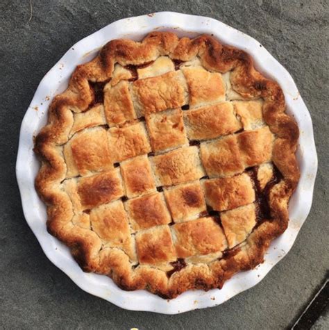 Apple pie or red fruit pie? It's snack time! What will you prepare? 🥧😊