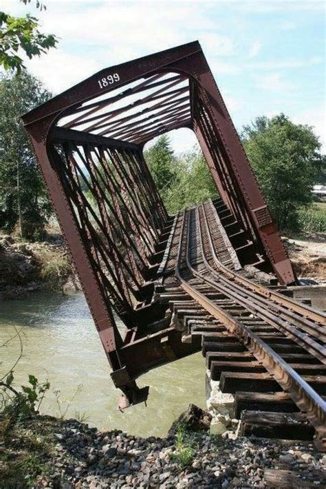 Abandoned railway bridge in Chester, VT : rustyrails