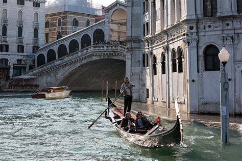 The Rialto bridge in Venice, Italy. | With a gondola you see… | Flickr