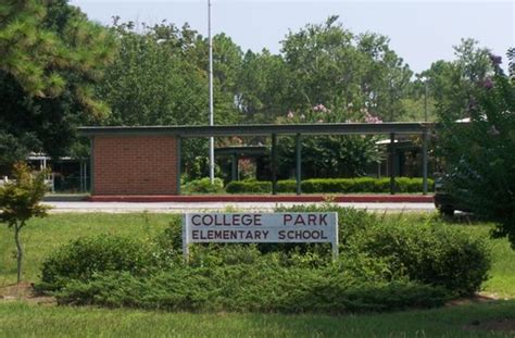 College Park Elementary School 5001 Oriole Drive Wilmington, NC 28403 Principal Maria Greene ...