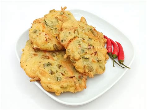 Tasty and Easy Vegetable Fritters (Bakwan Sayur) Recipe | Panomnom