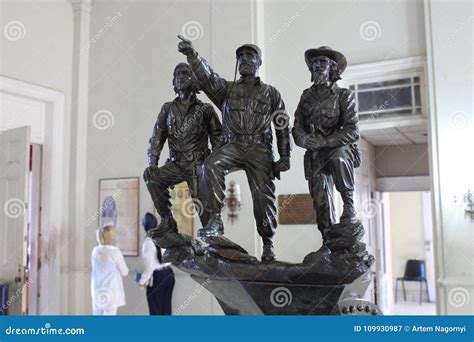 Statue Of Fidel Castro, Che Guevara And Camilo Cienfuegos Editorial Photo | CartoonDealer.com ...