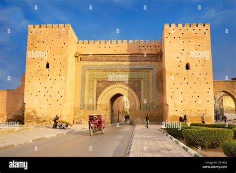 Meknes, town gate Bab el-Khamis in Medina. Morocco Stock Photo - Alamy