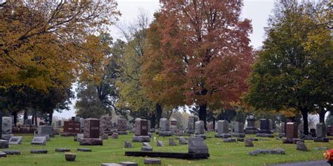 Oakwood Cemetery Fall Cleanup – InkFreeNews.com