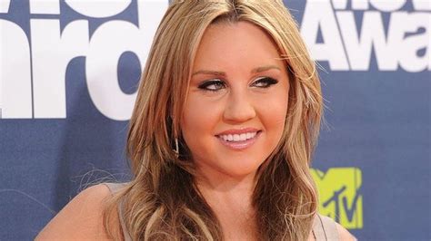 Amanda Bynes: Judge ends former actress's nine-year conservatorship - BBC News