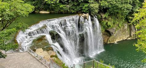 Experience Pingxi Sky Lantern and Shifen Waterfall from Taipei - KKday