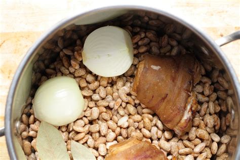 Pinto Beans With Ham Hocks Recipe | The Hungry Hutch