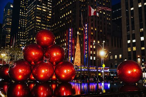 New York City Christmas Lights 2024 Live - Alfie Austine