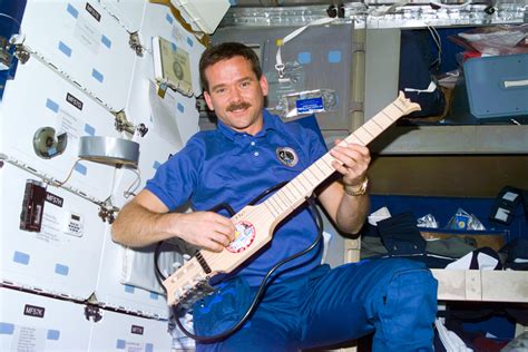 Chris Hadfield Biography and Profile | Informasi Tips Trik Dunia Online